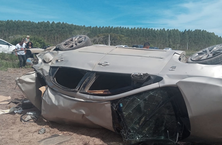 Acidente na BA-290 entre Teixeira de Freitas e Alcobaça deixa cinco pessoas feridas